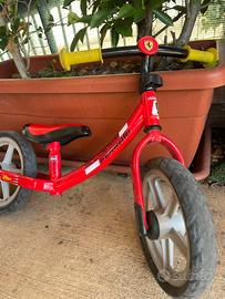 Bici senza pedali rossa