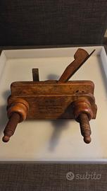 Antica pialla in legno