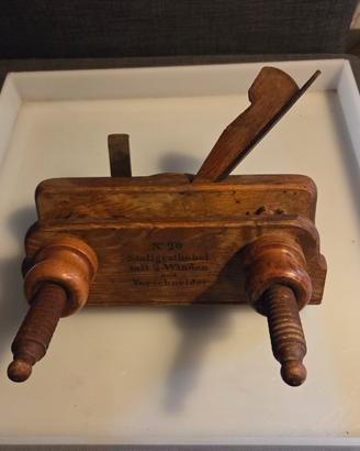 Antica pialla in legno