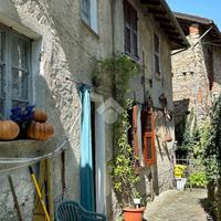 CASA SEMINDIPENDENTE A CASTELLETTO D'ORBA