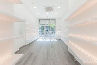 NEGOZIO RISTRUTTURATO SU VIA DI FORTE PASSAGGIO