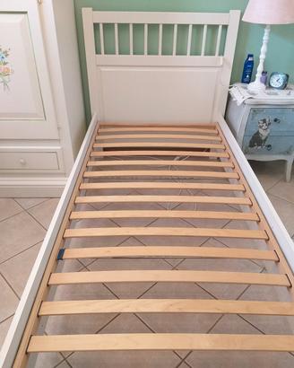 Letto singolo Ikea: cornice bianca e rete a doghe