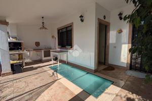 VILLA A SCHIERA A POMEZIA