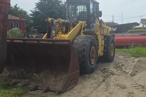 New Holland PALA CARICATRICE GOMMATA W270 EV