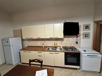 Cucina completa di elettrodomestici