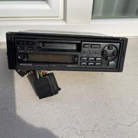Autoradio con mangiacassette vintage