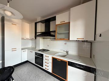 Cucina completa di elettrodomestici
