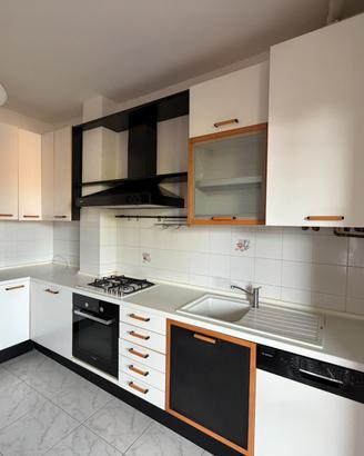 Cucina completa di elettrodomestici