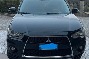 Mitsubishi Outlander INSTYLE 2.2 7 posti