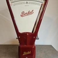bilancia Berkel modello B restaurata rossa 