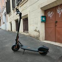 Ninebot F2 Pro + accessori omaggio