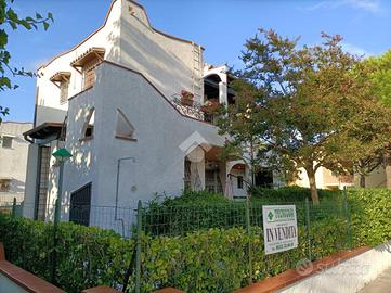 3 LOCALI A COMACCHIO