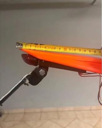 Porta targa chiudibile