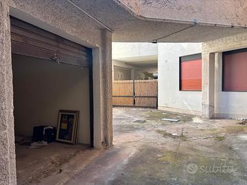 Garage o posto auto in Via Antonio de Stefano 5