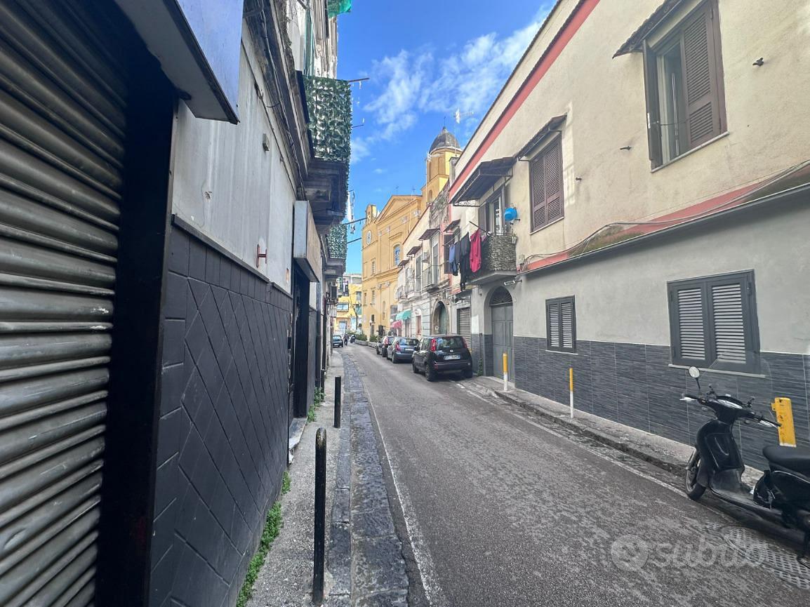 NEGOZIO A NAPOLI - Vista 6