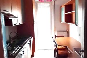 Stanza singola a Como-due balconi e posto auto