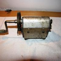 Antico generatore elettromagnetico telefonico