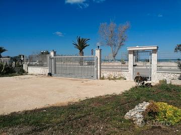 Villetta a schiera fronte mare