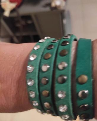 braccialetto pelle con borchie colore verde