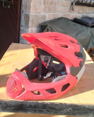Casco Mountain bike con mentoniera staccabile