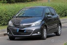 Toyota Yaris 1.0 5 porte Active per NEO patentati 