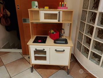 Cucinetta in legno per bambini con accessori