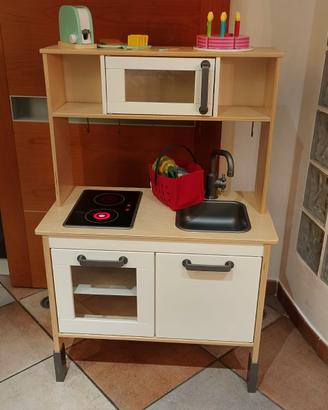 Cucinetta in legno per bambini con accessori