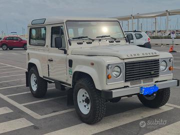 Defender 90 Puma pari al nuovo