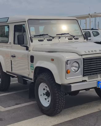 Defender 90 Puma pari al nuovo
