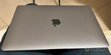 MacBook Air 13" - 8 core 256 gb