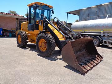 PALA GOMMATA JCB 411