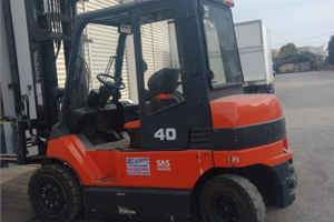 Carrello elevatore (muletto) a batteria