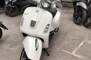 Vespa GTS 300 del 2011 USATO