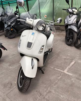 Vespa GTS 300 del 2011 USATO