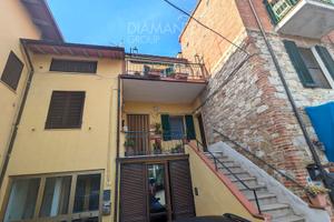 Cielo-terra ristrutturato vicino a tutti i servizi