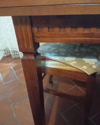 Tavolo con sedie in arte povera