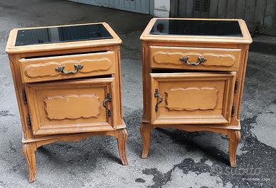 Coppia di comodini anni 60