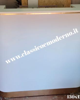 bancone reception curvato bianco e oro spedizione