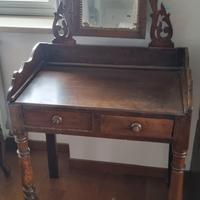 toeletta mobile antico per il trucco con specchier