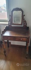 toeletta mobile antico per il trucco con specchier