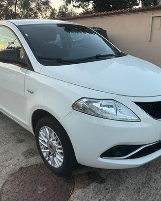 Lancia Ypsilon 0.9 TwinAir 85 CV 5 porte Metano Ec
