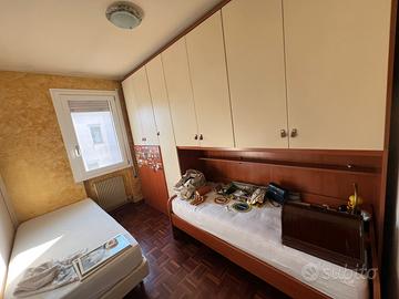 Camera con letto a ponte.