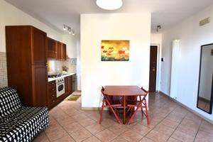 Piano secondo con terrazzo, lastrico, posto auto