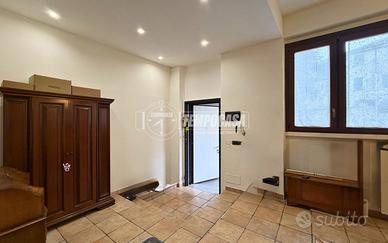 Ampio Quadrilocale al Piano Terra con Doppi Serviz