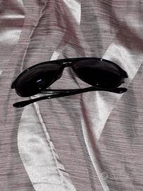 Occhiali da sole unisex neri formato a goccia