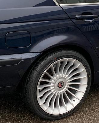 Cerchi stile Alpina 18 con gomme Yokohama Advan