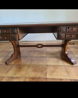 Scrivania in legno massiccio,  anni 1950