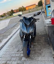 YAMAHA X MAX