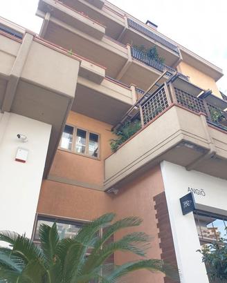Lungomare ct: immobile 180 mq + garage e p.auto