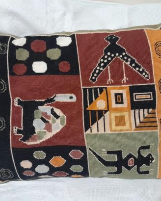 Cuscino ricamato a mano